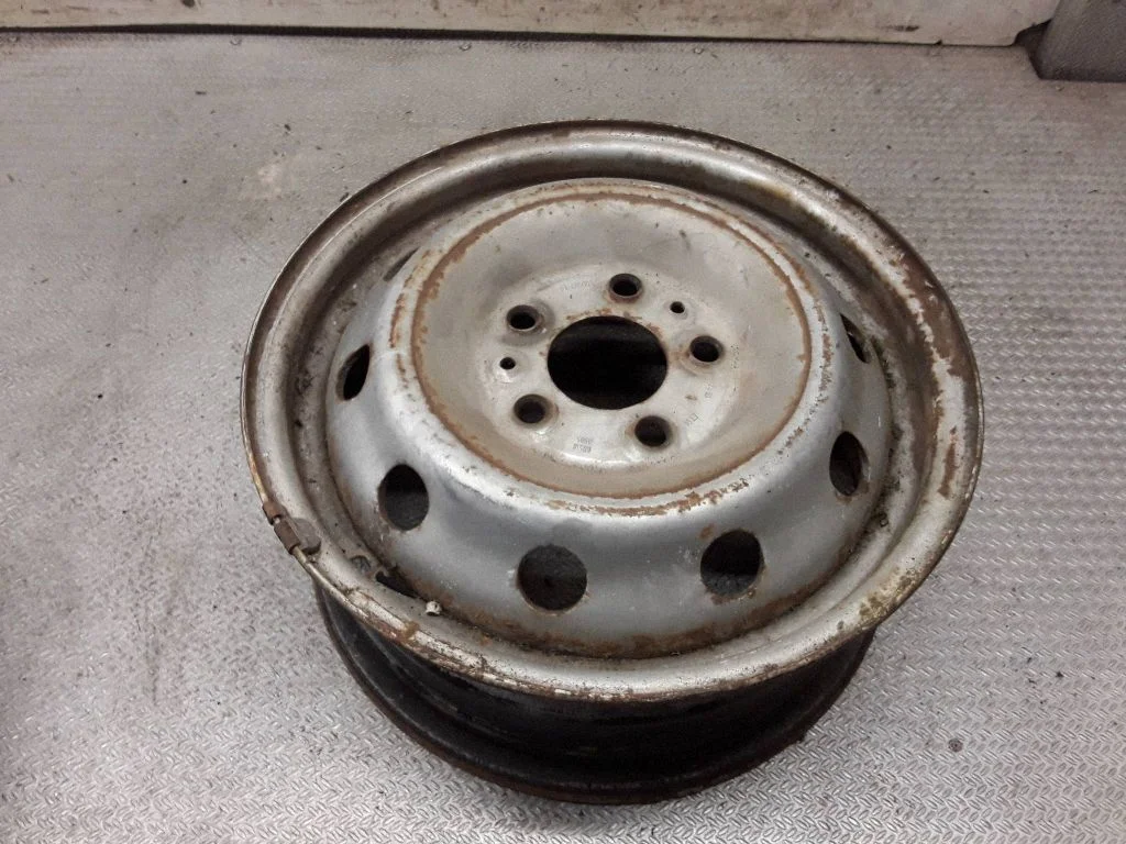 R15 tērauda štancētais disks (-i) FL615001