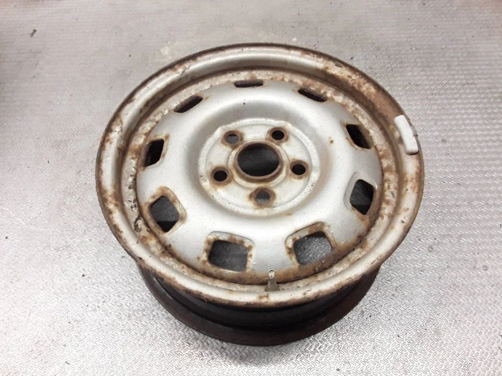 R15 steel rim 701601027B