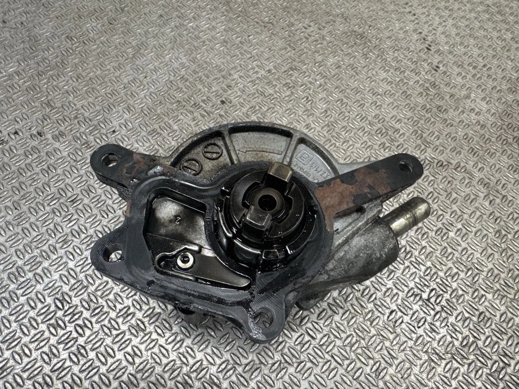 Vaakumpump A6422300165