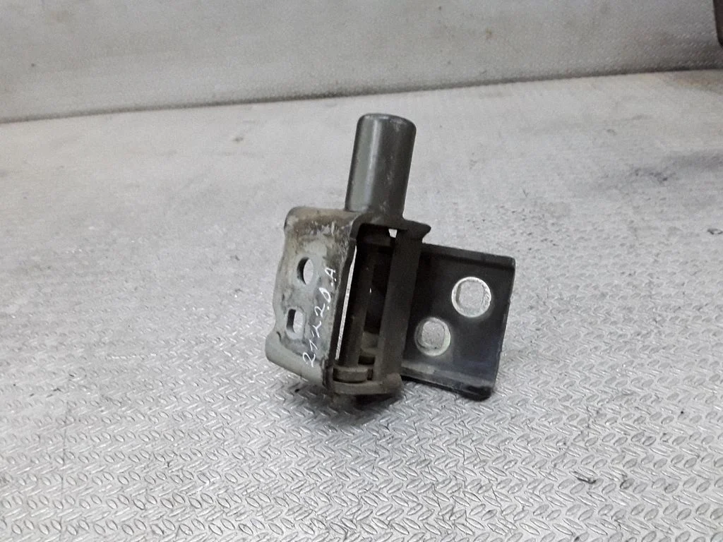 Front door lower hinge – right