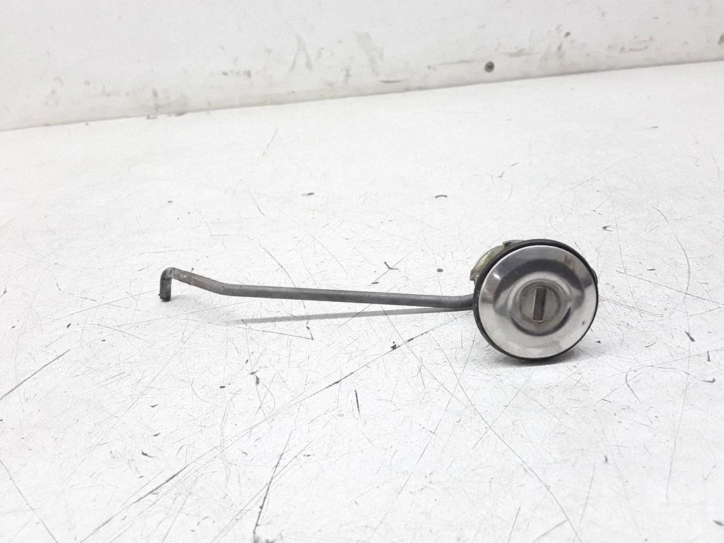 Coupe door lock (next to the handle) – Nissan Navara D40 (2004-2015)