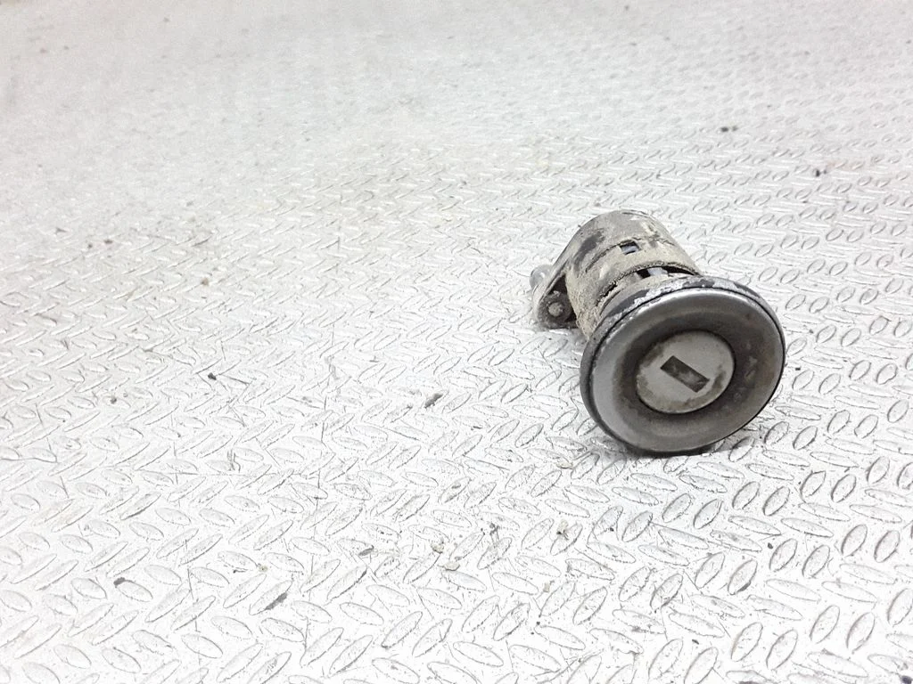 Coupe door lock (next to the handle) – Peugeot Boxer (1994-2002)