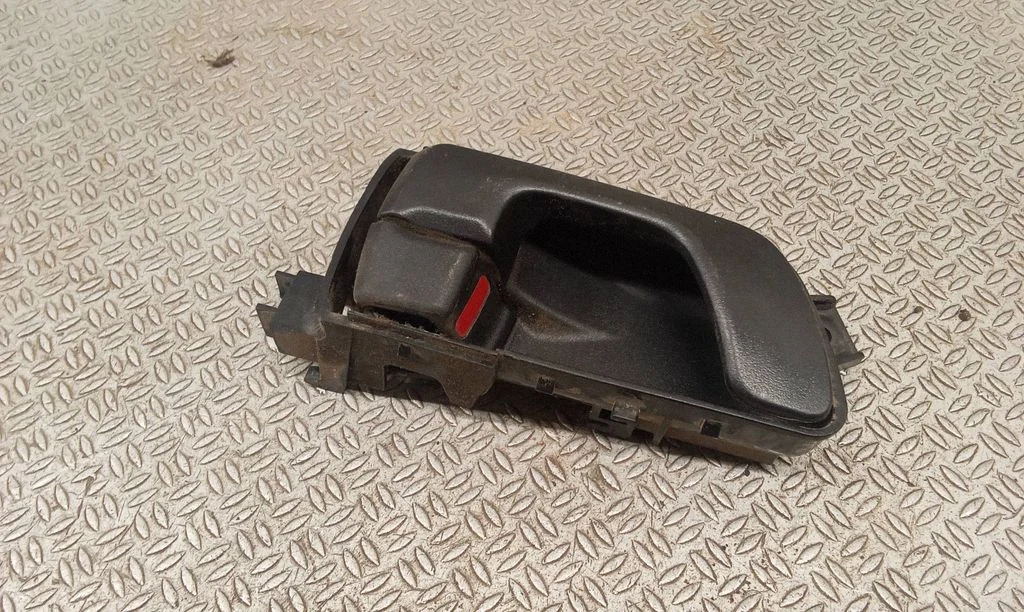 Front door interior handle MR393472