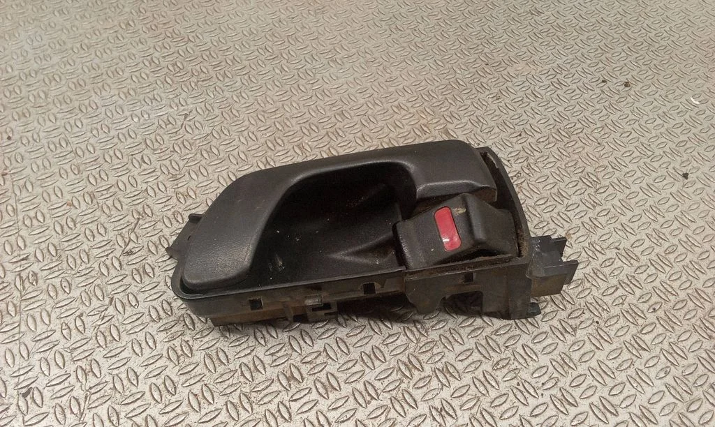 Front door interior handle MR393471