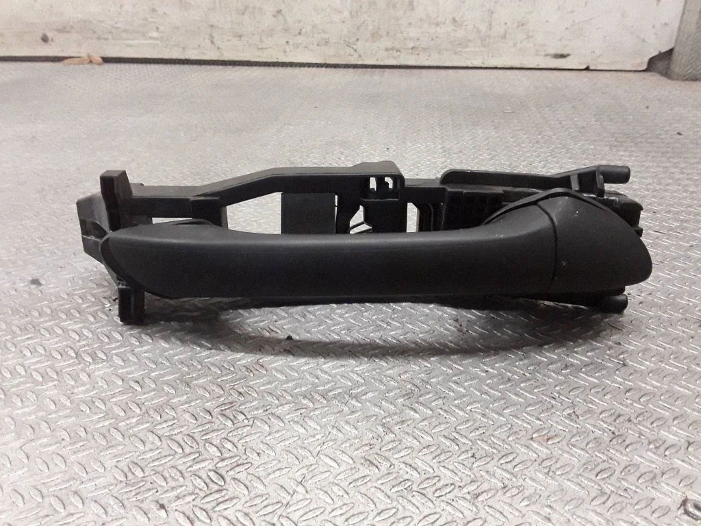 Front door exterior handle – right