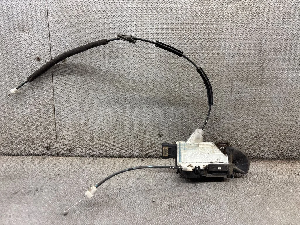 Front door lock – front left