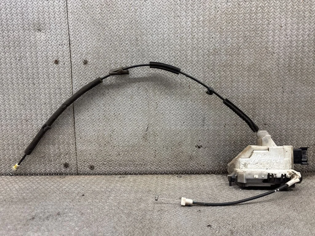 Front door lock – front right