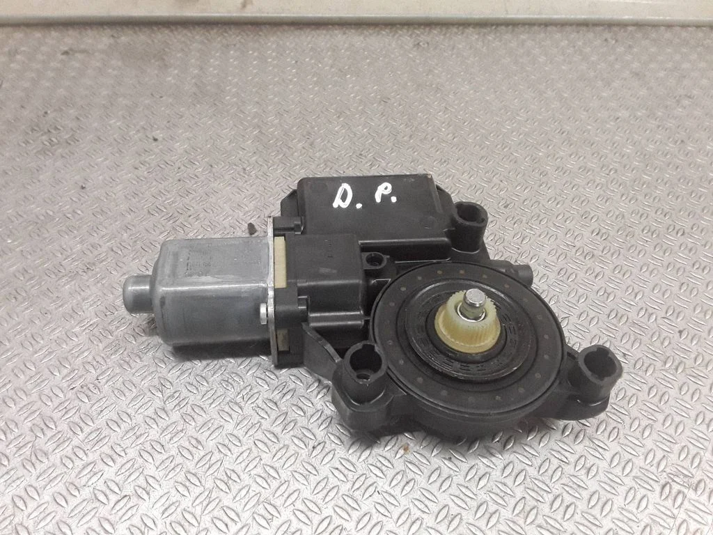 Priekšējā loga pacēlāja motoriņš 0130822530