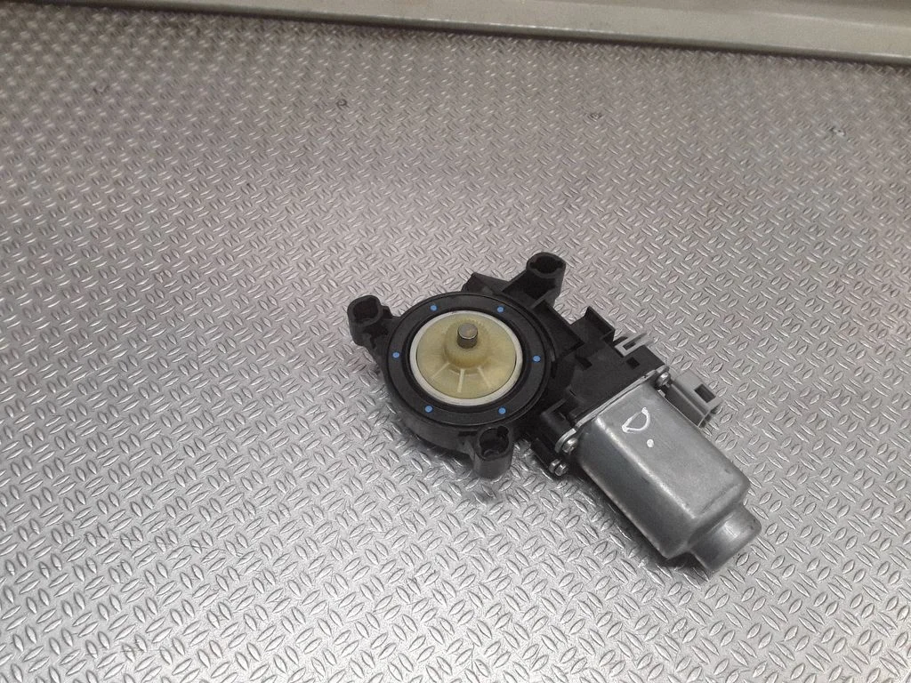 Priekšējā loga pacēlāja motoriņš 1S0959801
