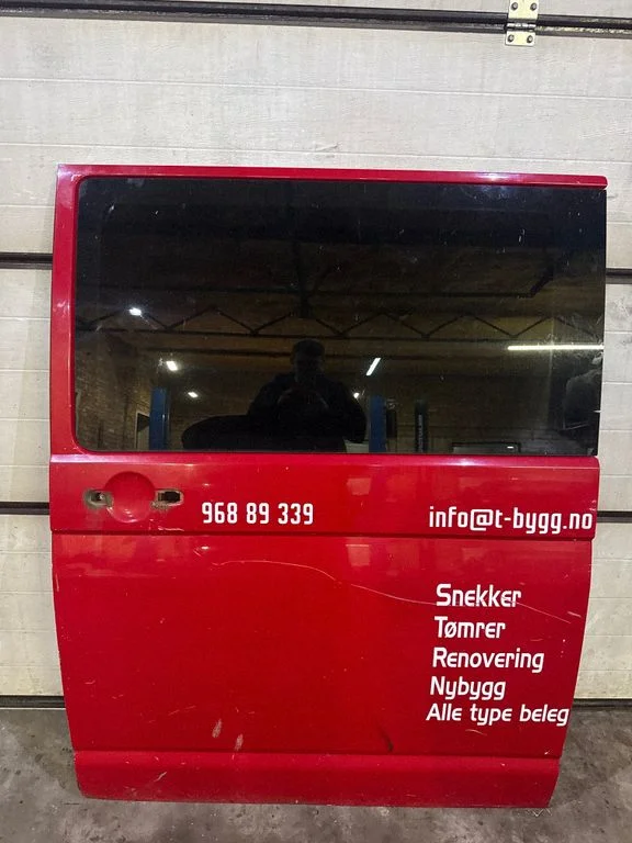 Side sliding door – left