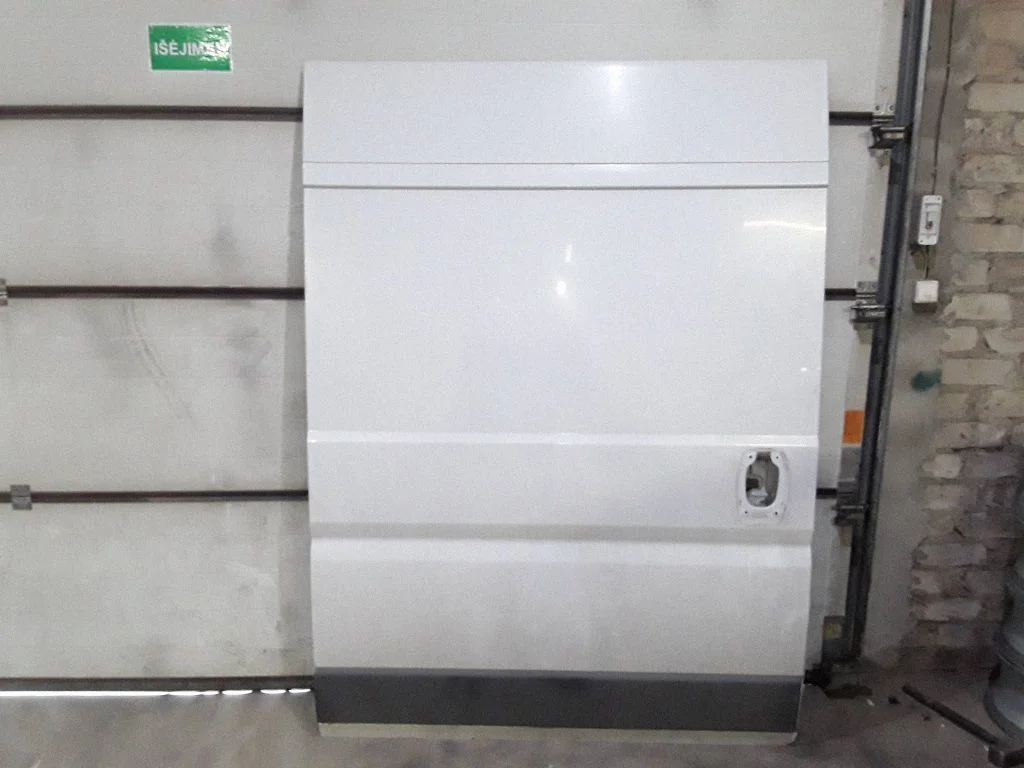 Side sliding door – right