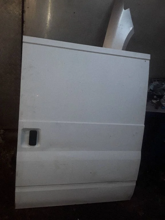 Side sliding door – left