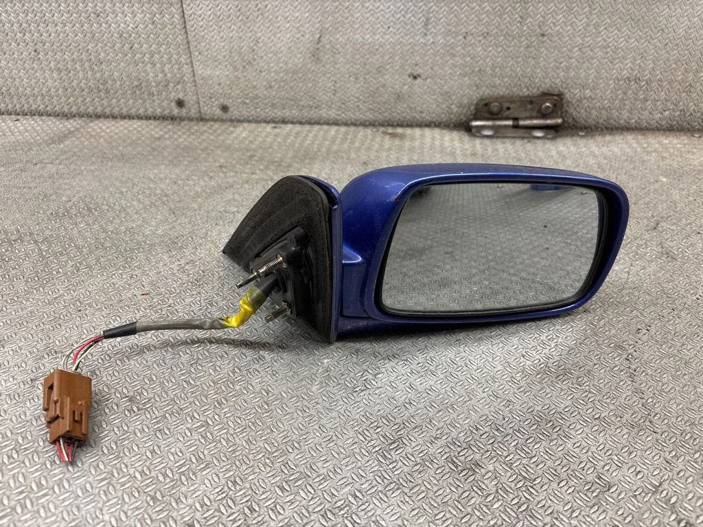 Esiukse elektriline välispeegel E13010117