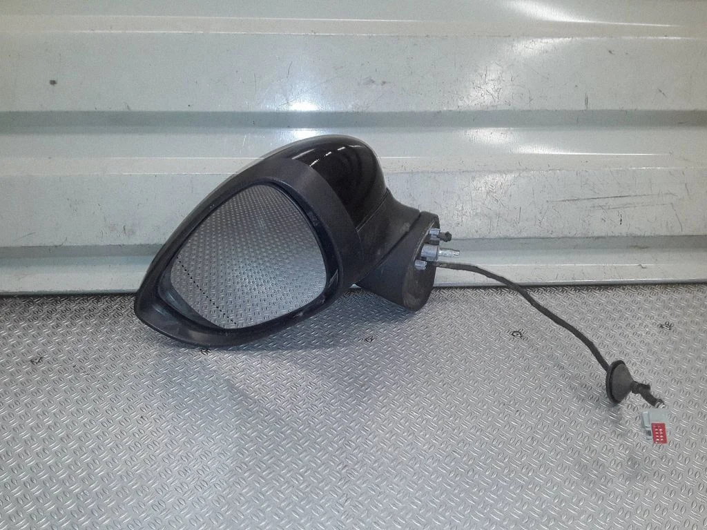 Esiukse elektriline välispeegel E8024704