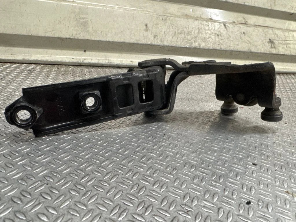 Sliding door upper roller guide/hinge – right