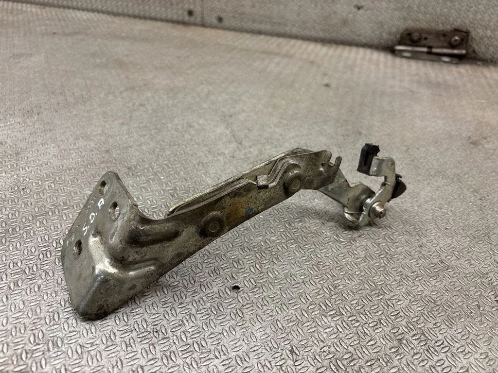 Sliding door lower roller guide/hinge – right