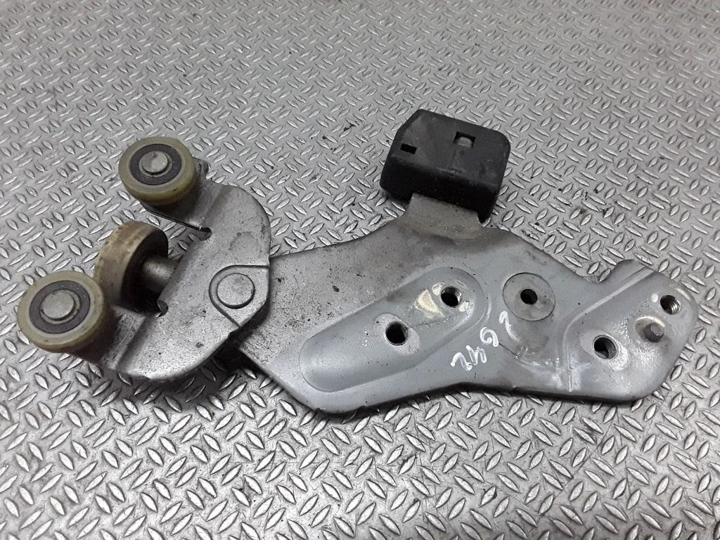 Roller guide/hinge set