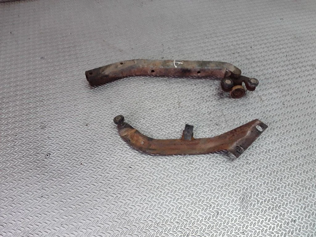 Roller guide/hinge set – Opel Sintra (1996-1999)