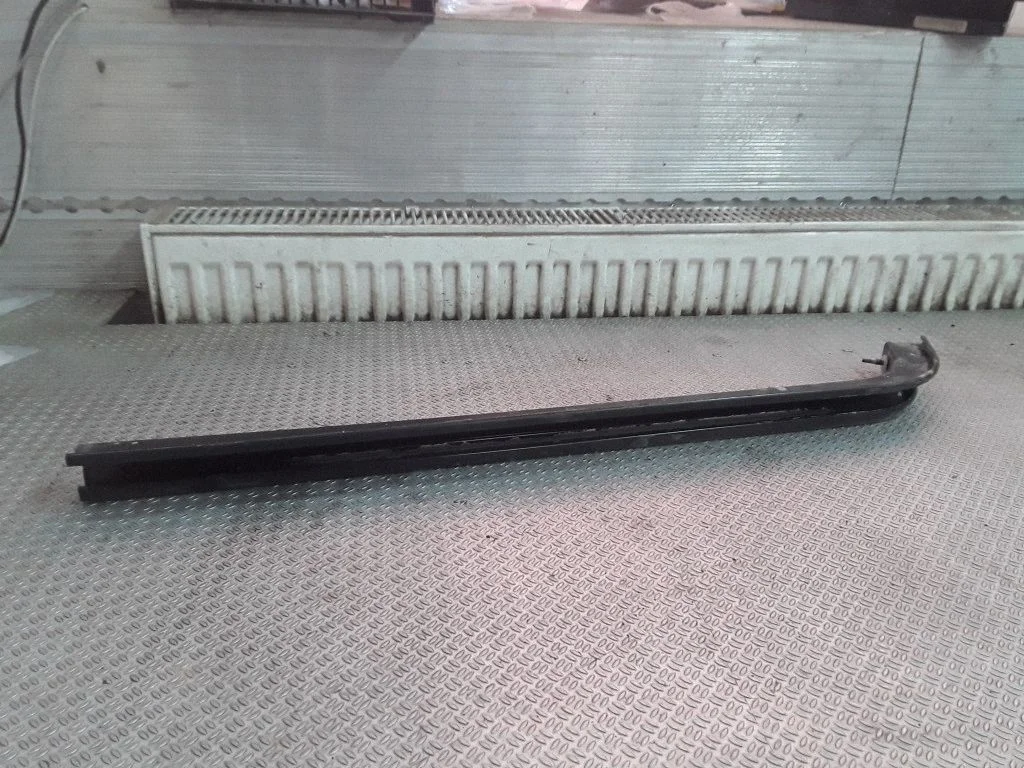 Sliding door upper top rail – Mazda MPV II LW (1999-2007)