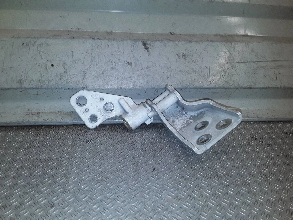 Loading door lower hinge – left