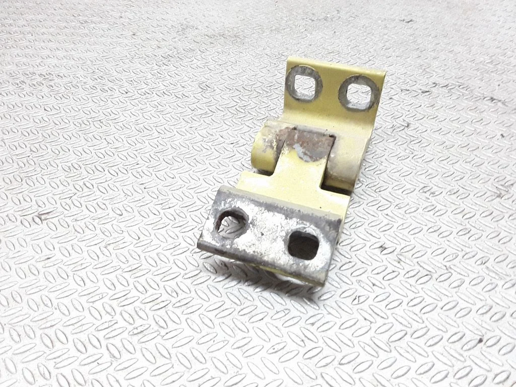 Loading door lower hinge – left