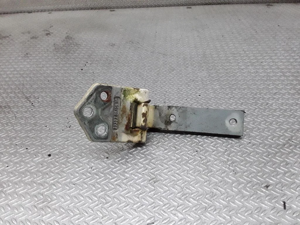 Laadimisukse ülemine hing – Volkswagen Caddy (2004-2010)