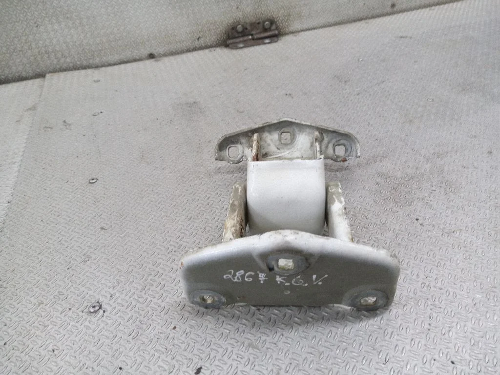 Loading door upper hinge 312304K