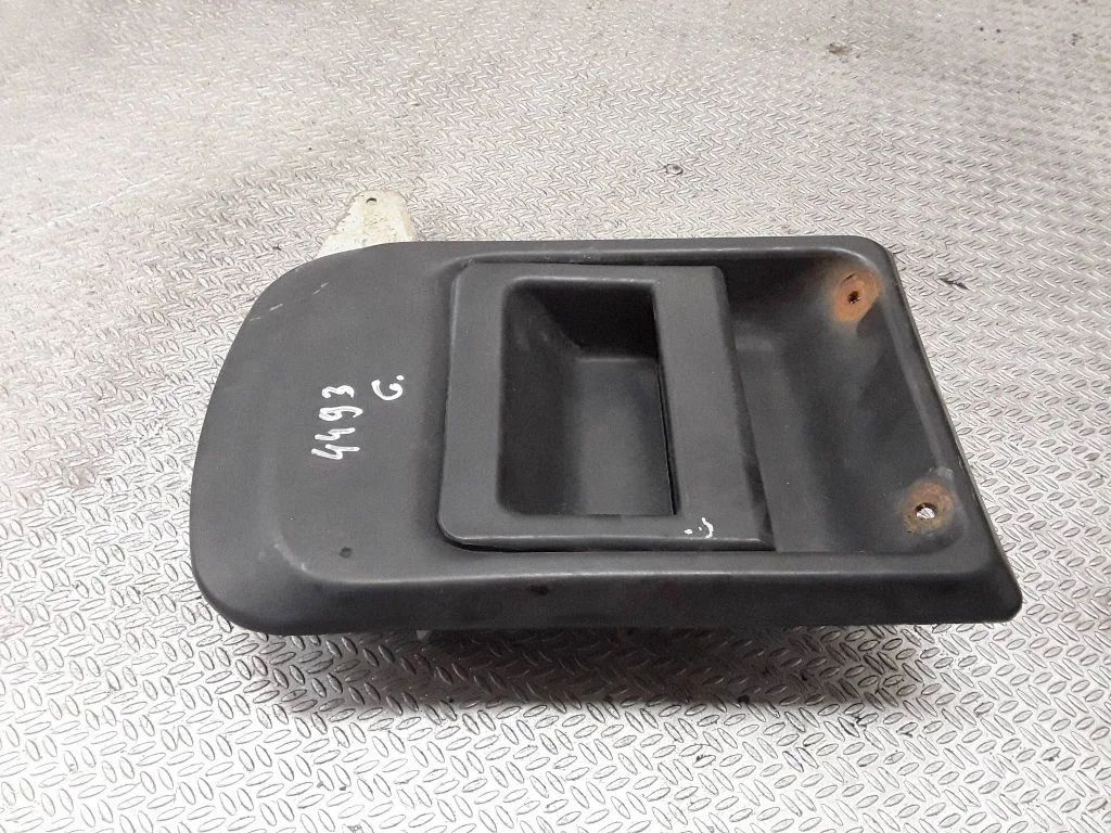 Loading door exterior handle – right
