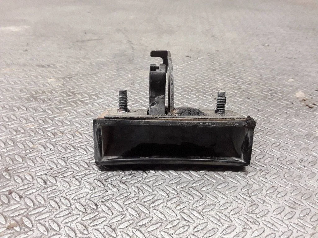 Loading door exterior handle