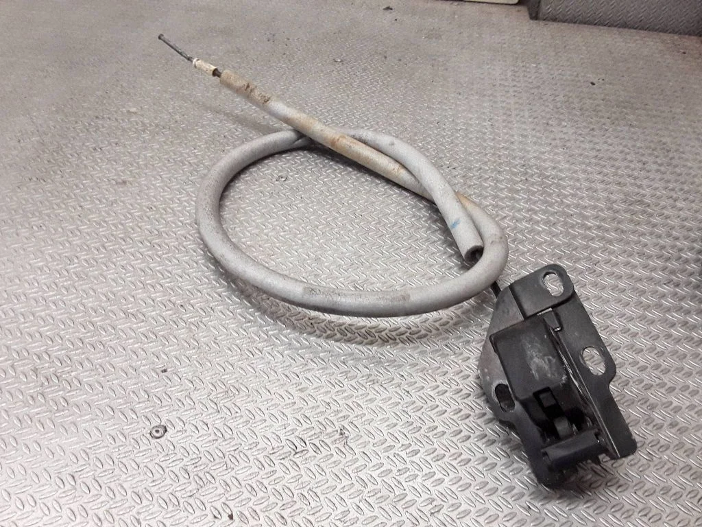Loading door lock – rear left