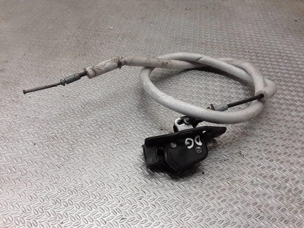Loading door lock – rear right