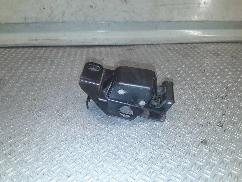 Loading door lock