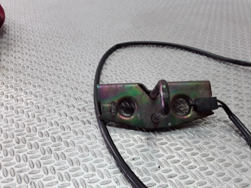 Loading door lock loop/hook striker 9608410480
