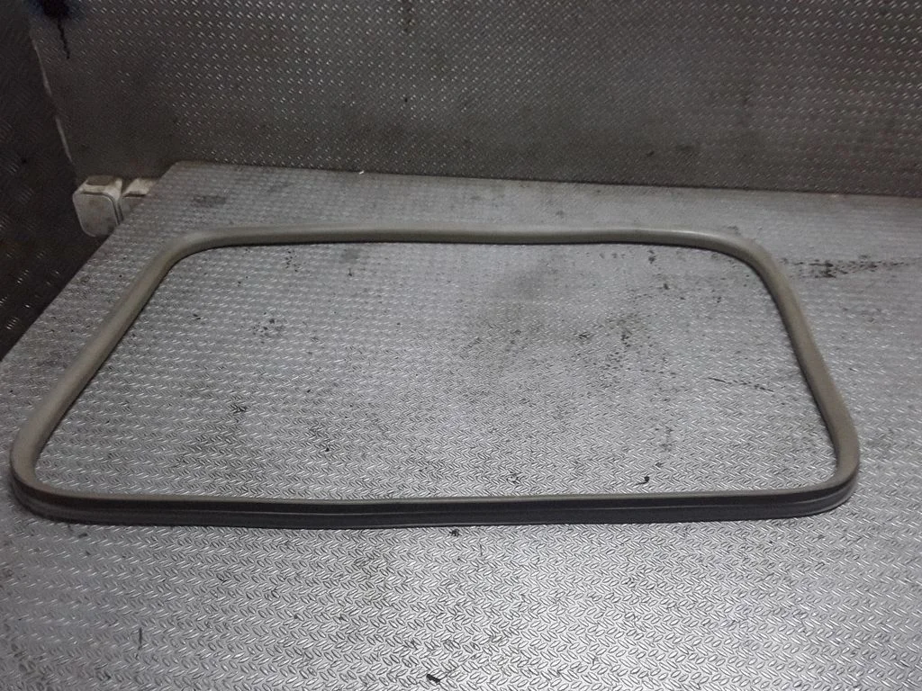 Loading door rubber seal (on body) – Mercury Cougar VIII (1998-2002), centre