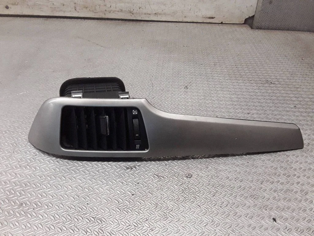 Dash center air vent grill – right