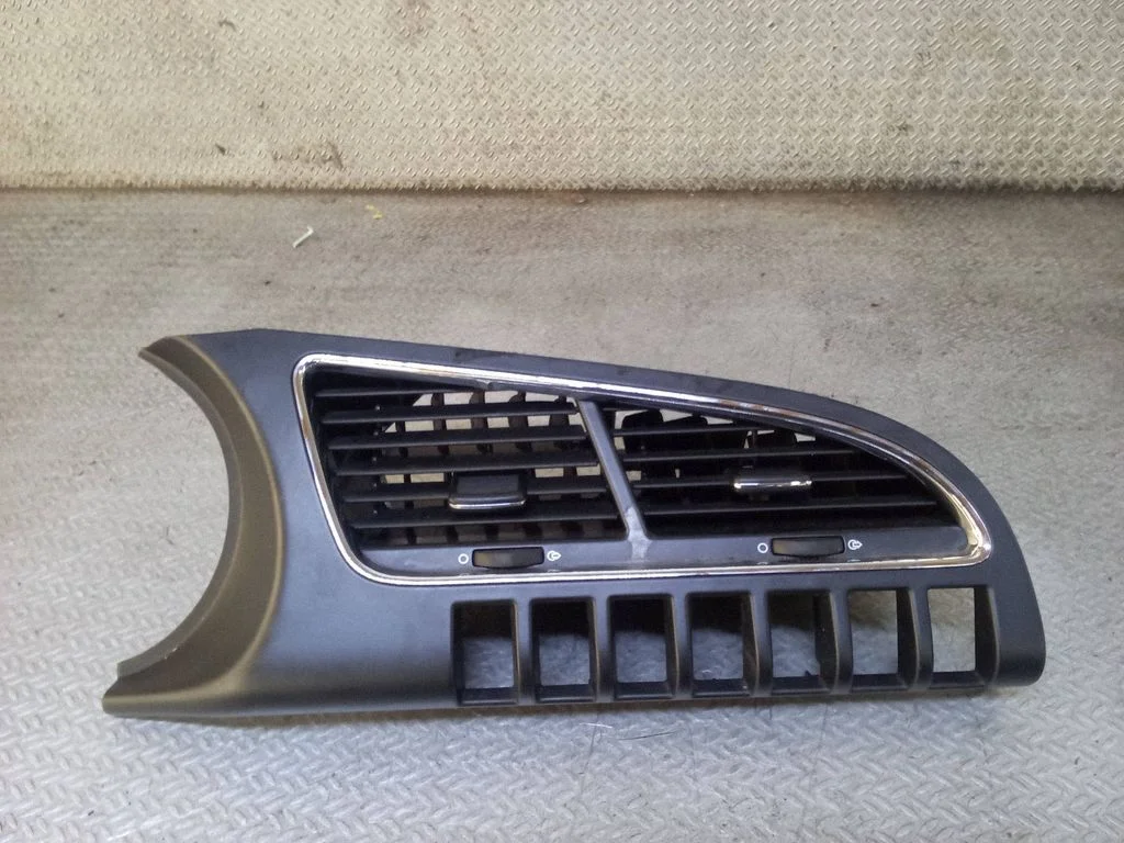 Dash center air vent grill 9685049877