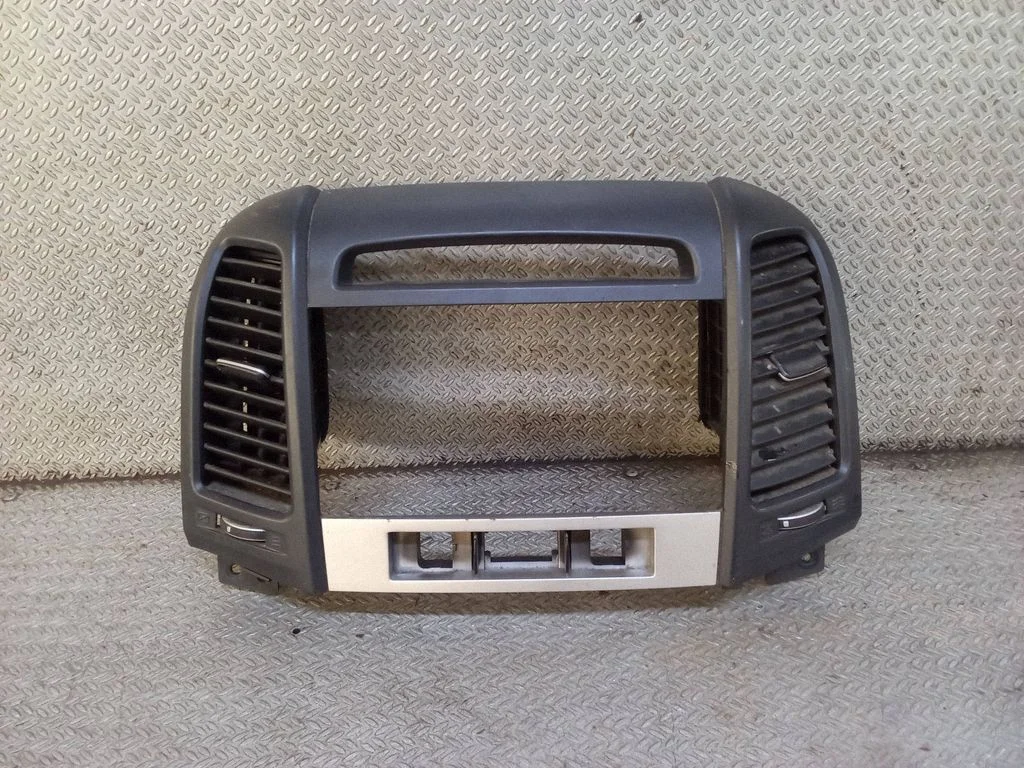 Dash center air vent grill