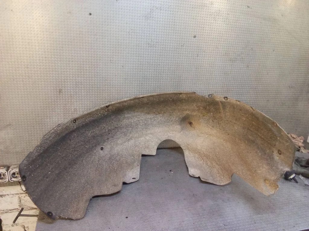 Rear arch fender liner splash guards – left
