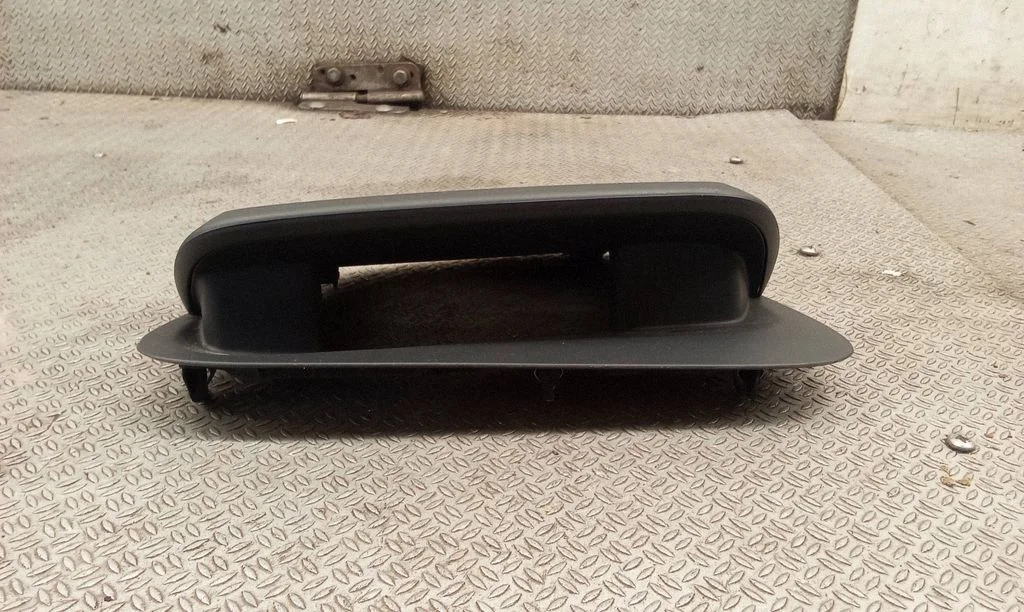 Dash center speaker trim cover 30755648