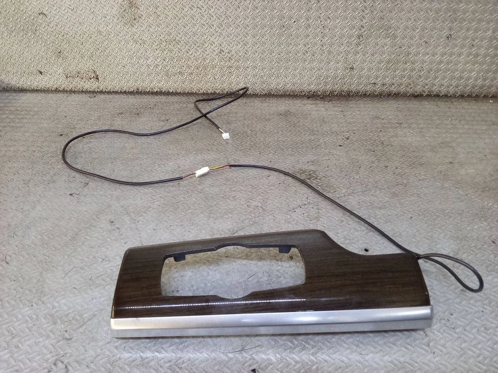 Dashboard glove box trim 919235108