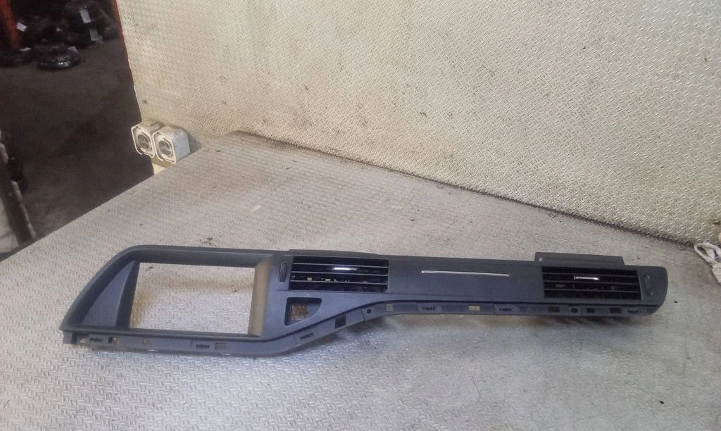 Dashboard glove box trim 9682297777