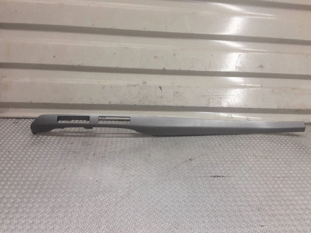Dashboard glove box trim 05050