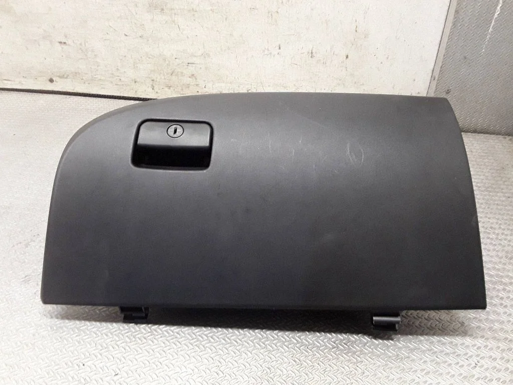 Glove box 8006A022