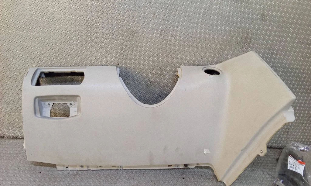 Dashboard lower bottom trim panel A1646802387