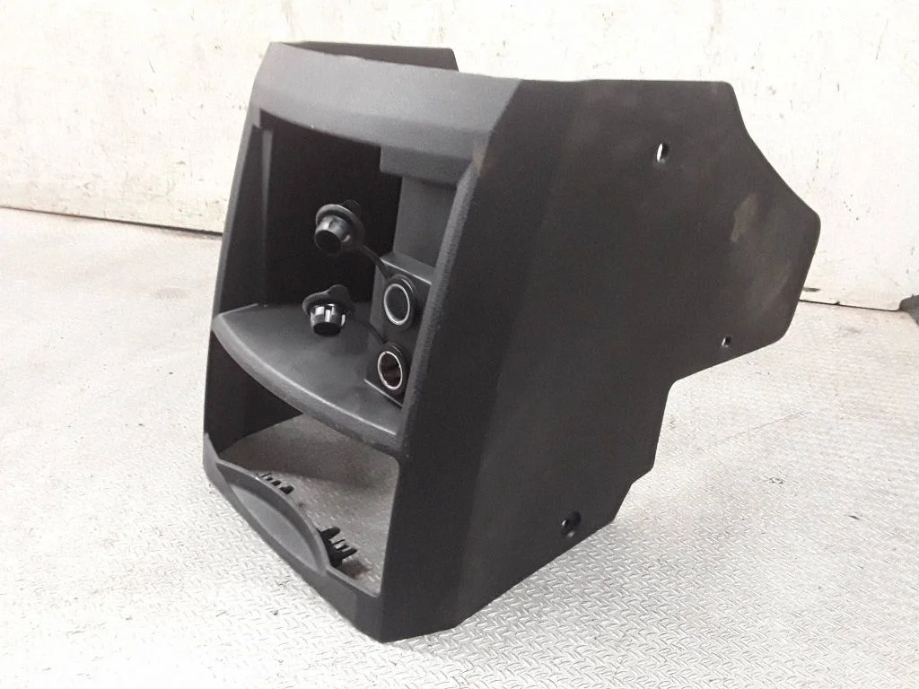 Dashboard center trim panel – Chrysler Grand Voyager V (2007-2015)