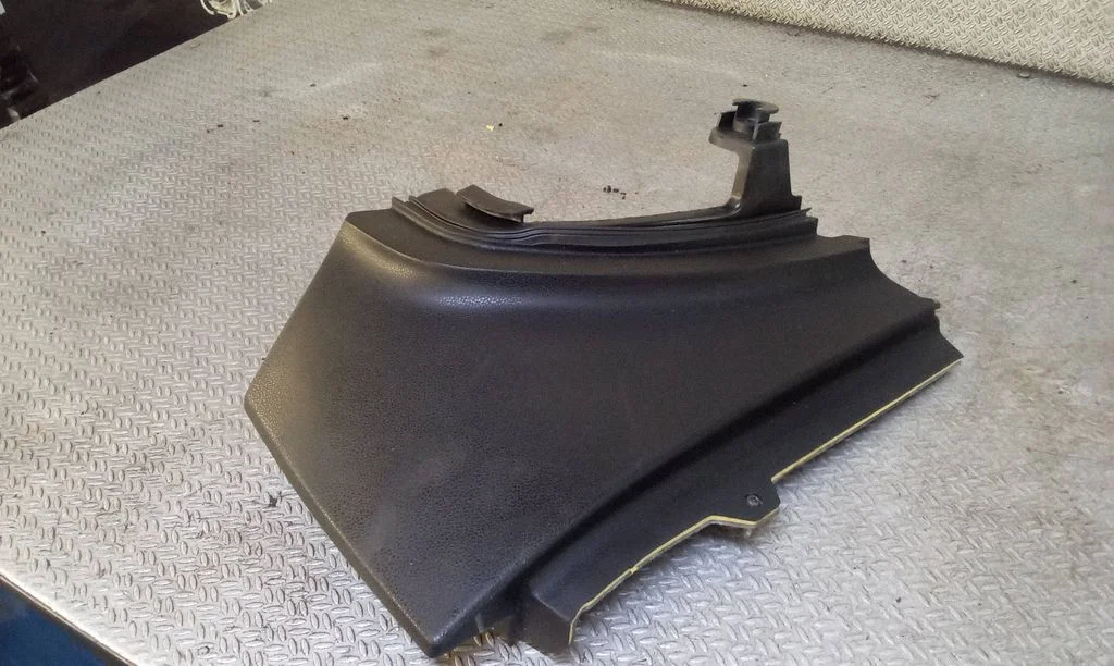 Dashboard side end trim A1646802687
