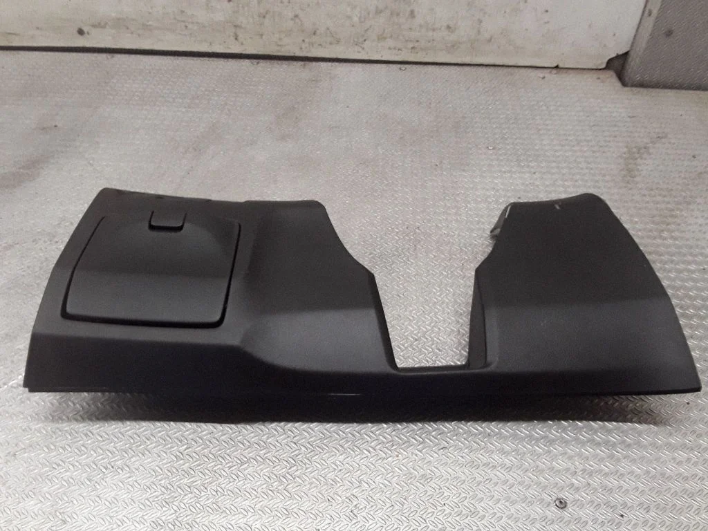 Dashboard side end trim – left