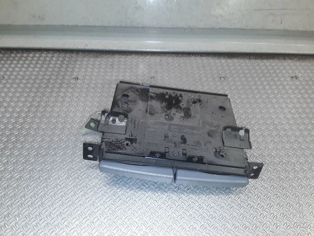 Cup holder – Toyota Avensis T250 (2003-2006)