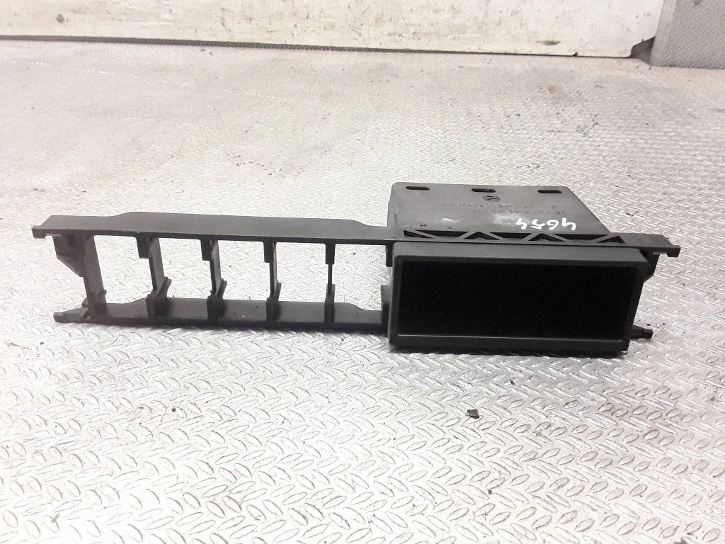 Dashboard storage box/compartment 4A0941561A