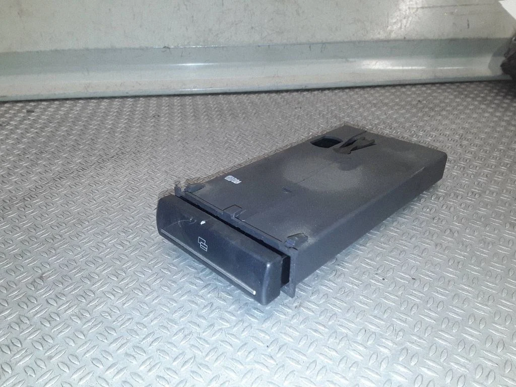 Dashboard storage box/compartment – Audi A3 S3 8P (2003-2012)